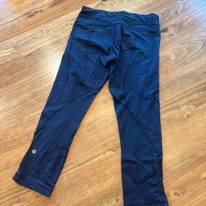 Black Lululemon cropped leggings